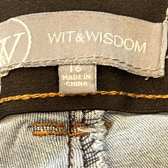 Wit & Wisdom Boot Cut Jeans with Side Slit Hem Size 16 Medium Wash - Picture 13 of 14
